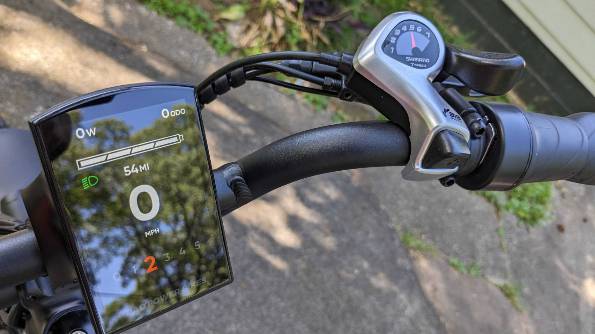 The LCD display, half-twist throttle, and 7 gear-shifter