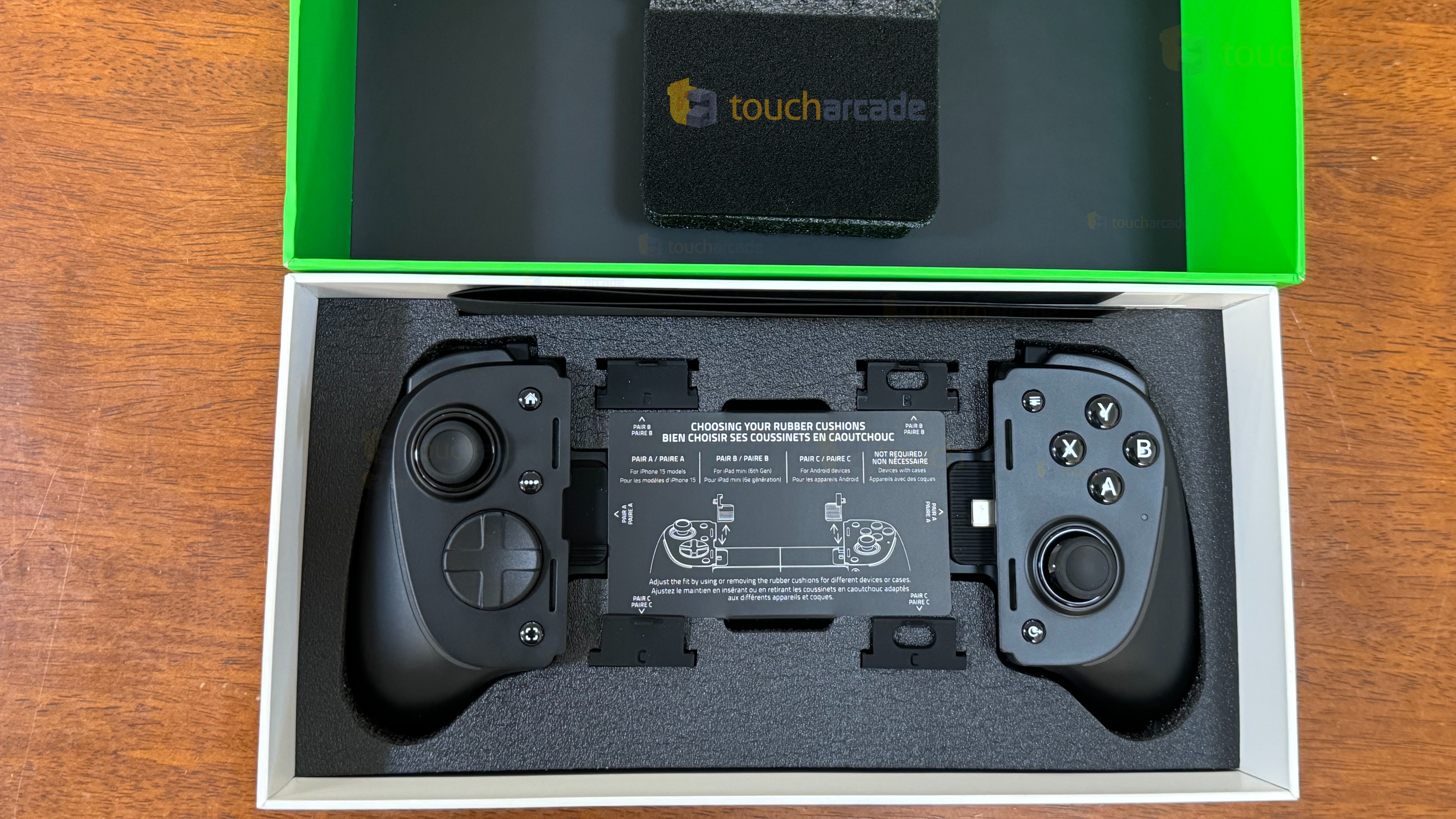 razer-kishi-ultra-review-mobile-controller-2024-unboxing.jpg